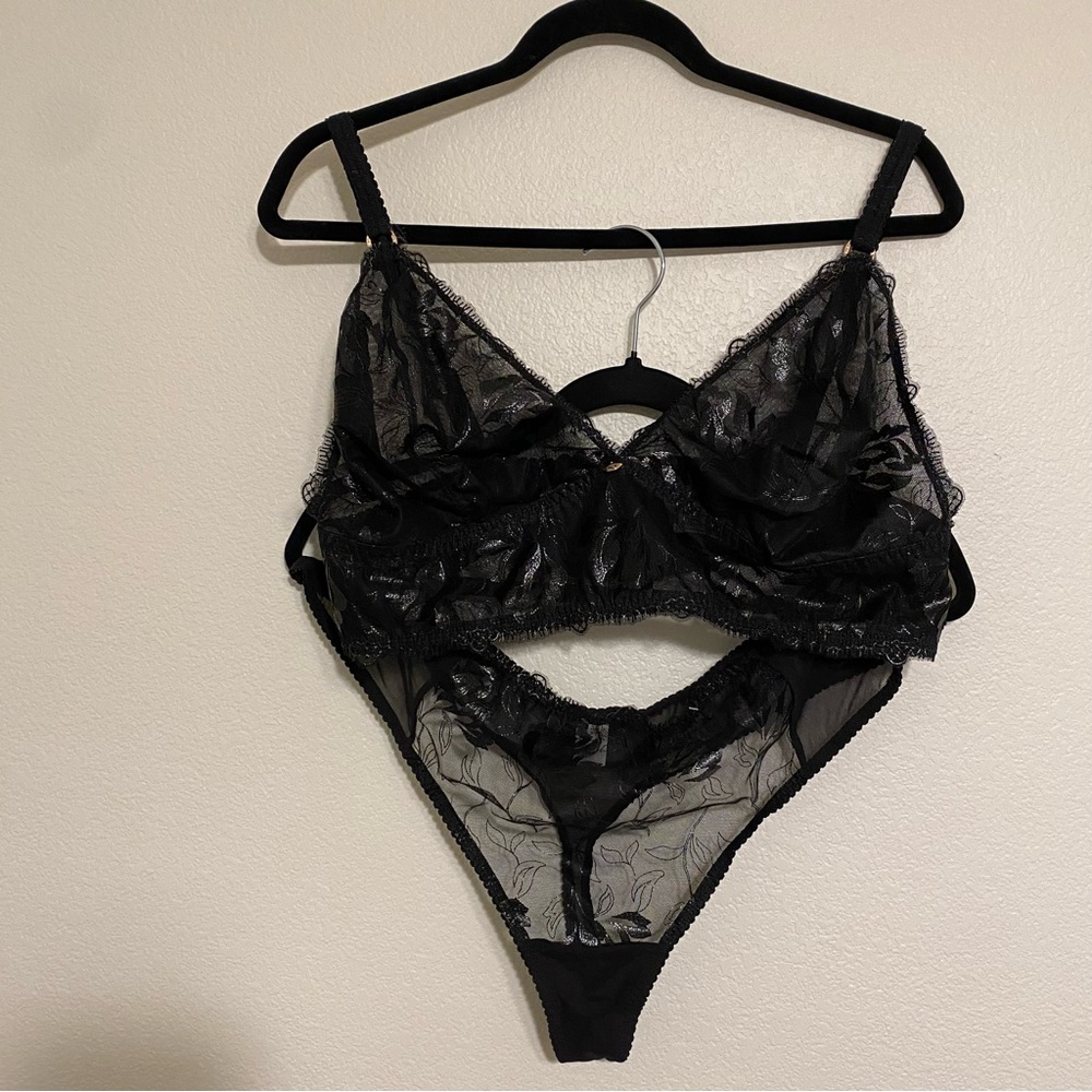 NWOT INTIMATES BY SOFIA VERGARA Elegant Black Lace Lingerie Set